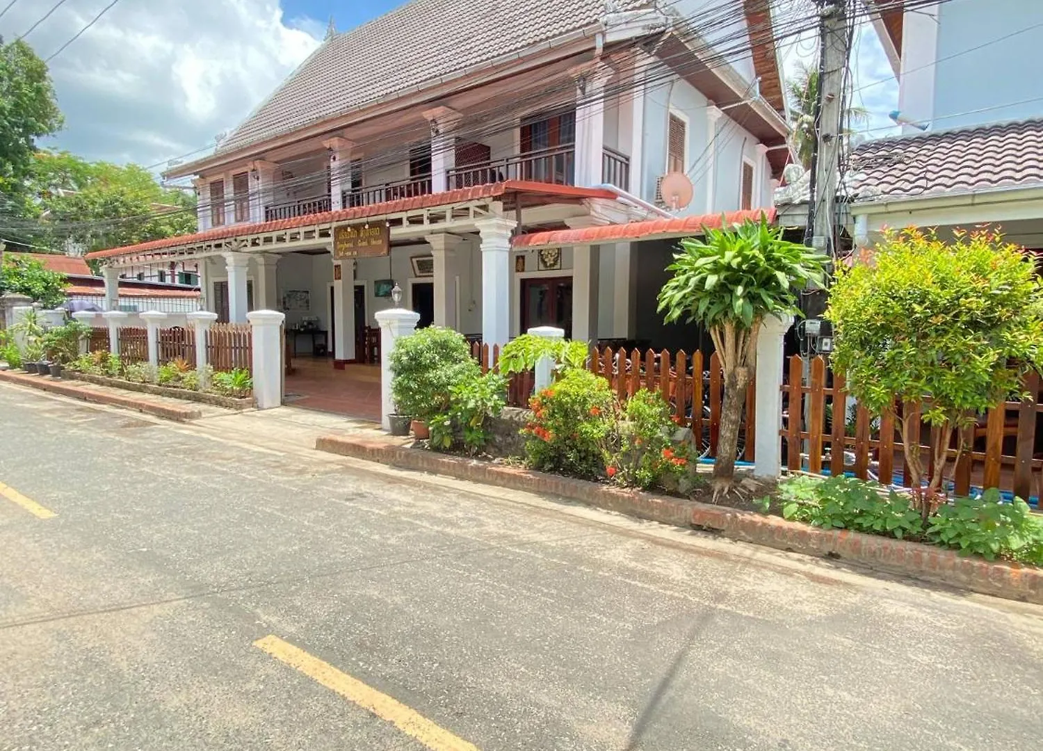 Hotel Luangprabang Singharat Place 2